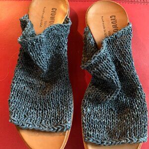 CYDWOQ ARCANA NAVY BLUE MULES SZ 40 NWOT